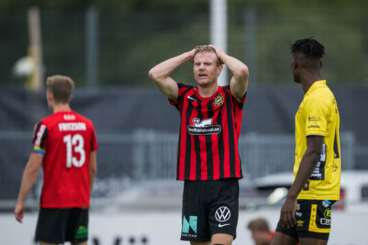Brommapojkarnas Eric Björkander  deppar