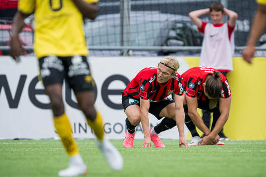 Brommapojkarnas Alexander Jensen och Nikola Vasic deppar