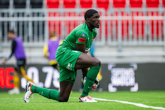 Brommapojkarnas målvakt Otega Ekperuoh