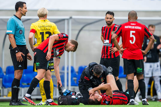 Brommapojkarnas Nikola Vasic har ont