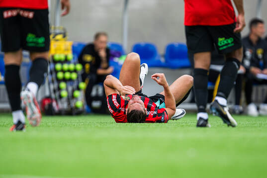 Brommapojkarnas Nikola Vasic har ont