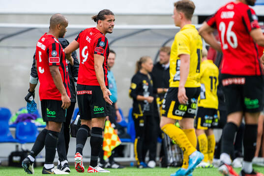Brommapojkarnas Nikola Vasic reagerar