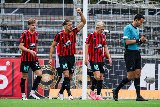 Brommapojkarnas Nikola Vasic jublar