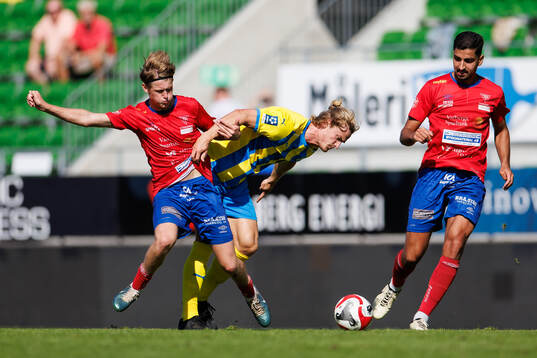 Tvååkers Isak Wiman och Eskilsminnes Vincent Poppler
