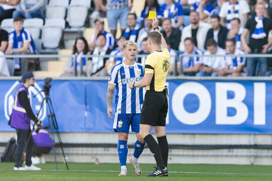 IFK Göteborgs Nikolai Baden Frederiksen får en varning