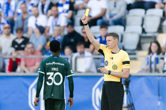 Hammarbys Shaquille Pinas får en varning