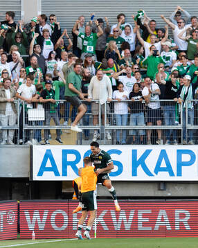 Hammarbys Jusef Erabi jublar ihop med Fredrik Hammar