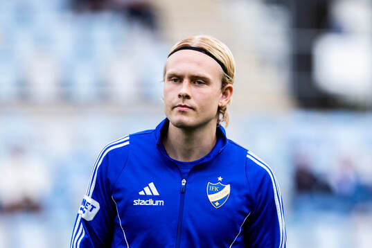 IFK Norrköpings Isak Andri Sigurgeirsson på uppvärmningen