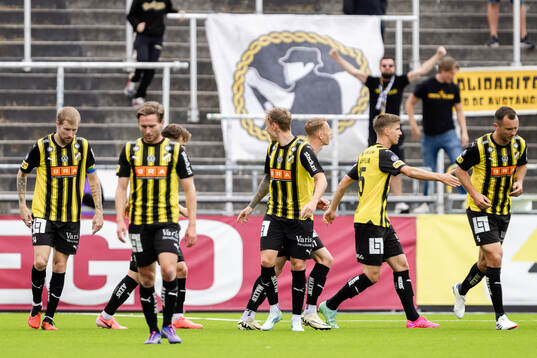 Häckens Samuel Leach Holm jublar