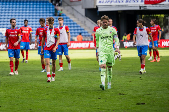 Helsingborgs målvakt Kalle Joelsson deppar