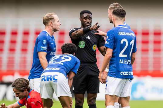 Domare Fredrik Oppong