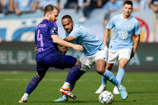 Djurgårdens Jacob Larsson och Malmö FFs Isaac Kiese Thelin