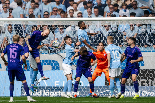 Djurgårdens Adam Ståhl och Malmö FFs Isaac Kiese Thelin