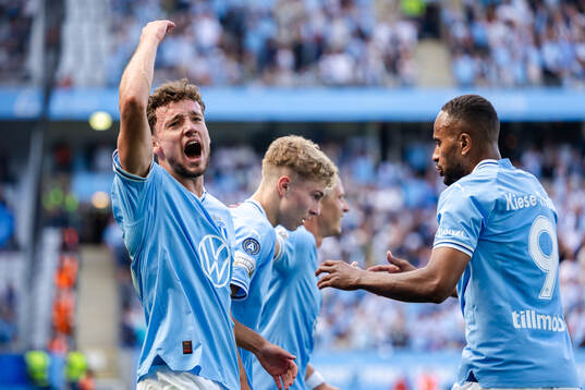 Malmö FFs Colin Rösler och Hugo Bolin jublar