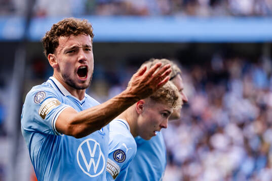 Malmö FFs Colin Rösler och Hugo Bolin jublar