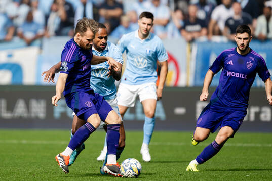 Djurgårdens Jacob Larsson och Malmö FFs Isaac Kiese Thelin
