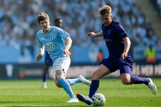 Malmö FFs Oliver Berg och Djurgårdens Rasmus Schuller