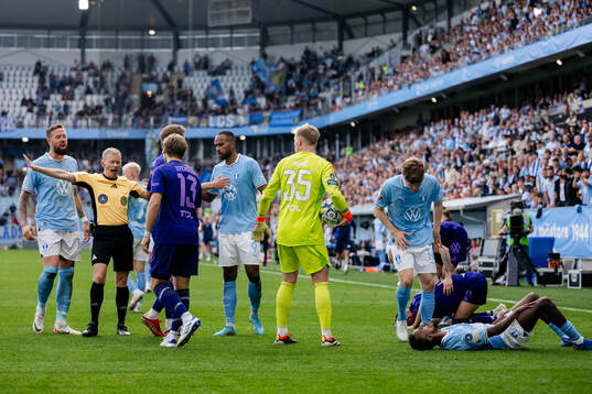 Malmö FFs Pontus Jansson och Djurgårdens Daniel Stensson