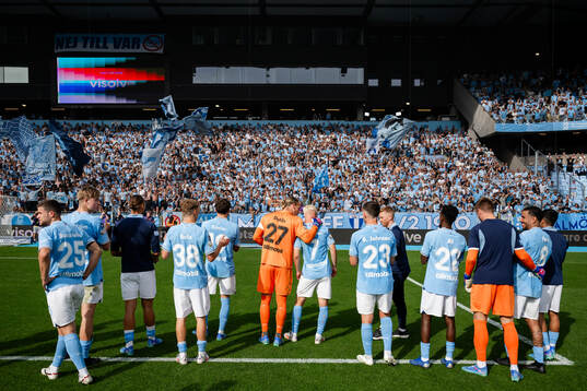 Malmö FFs målvakt Johan Dahlin och Otto Rosengren jublar