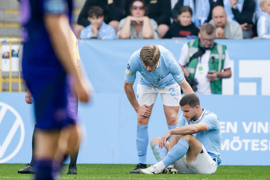 Malmö FFs Gabriel Busanello har ont