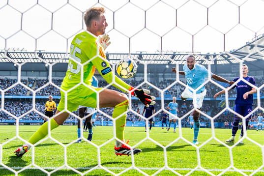 Malmö FFs Isaac Kiese Thelin gör 4-0 mot Djurgårdens
