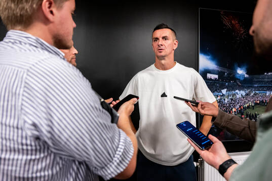 Djurgårdens Haris Radetinac pratar med media