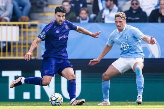 Djurgårdens Deniz Hummet och Malmö FFs Jens Stryger Larsen