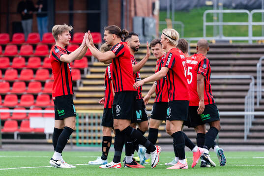 Brommapojkarnas spelare jublar