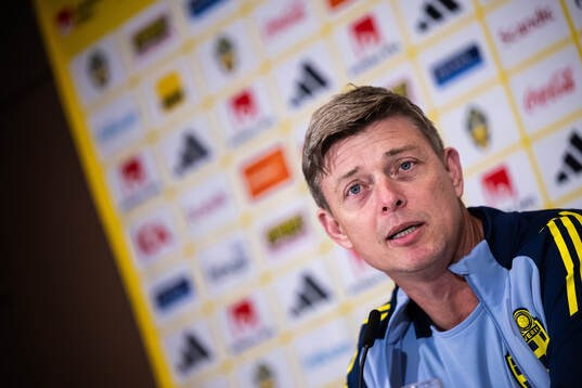Head coach Jon Dahl Tomasson of the Swedish national