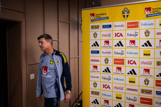 Head coach Jon Dahl Tomasson of the Swedish national