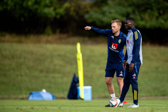 Assistant coach Sebastian Larsson and Ken Sema of the