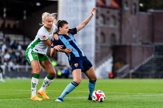 Hammarbys Stina Lennartsson och Djurgårdens Pauline
