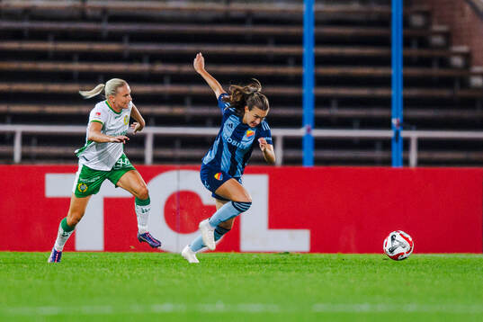Hammarbys Jonna Andersson och Djurgårdens Olivia Ländin