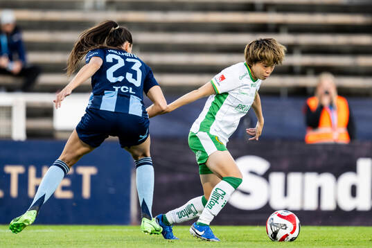 Djurgårdens Beata Kollmats och Hammarbys Asato Miyagawa