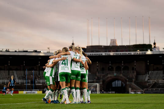 Hammarbys spelare jublar