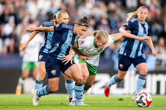 Djurgårdens Alexsandra Lobanova och Hammarbys Julie