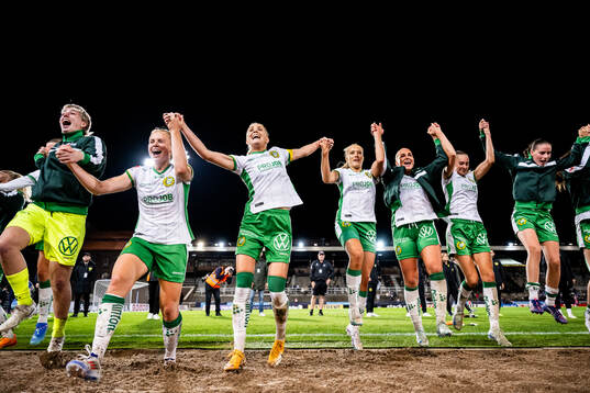 Hammarbys spelare jublar