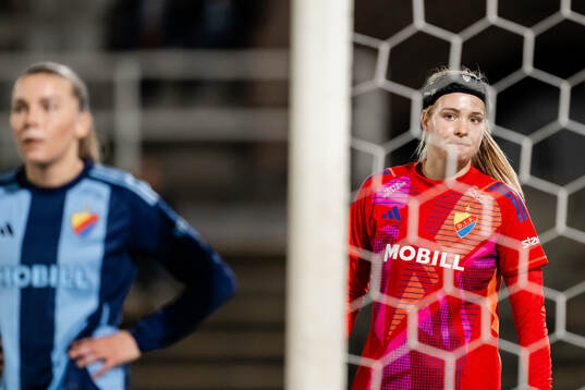 Djurgårdens målvakt Elvira Björklund deppar