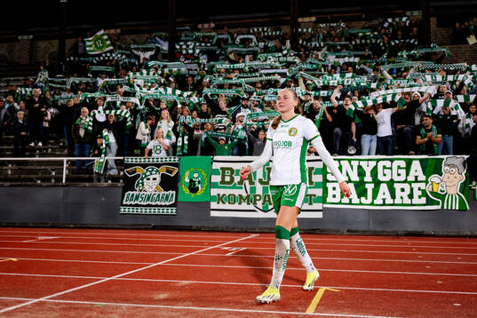 Hammarbys Vilde Hasund jublar med supportrar