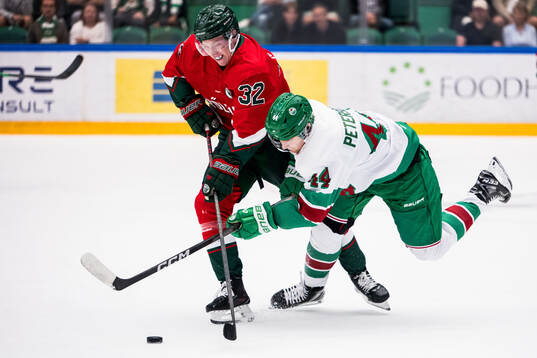 Frölundas Noah Hasa och Rögles Jacob Peterson