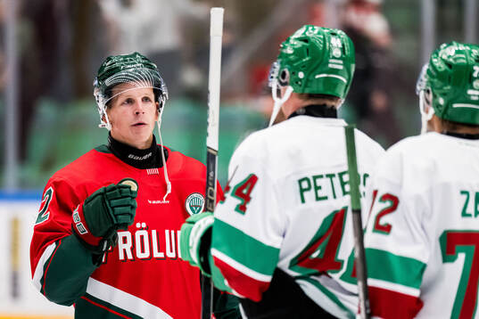 Frölundas Max Friberg och Rögles Jacob Peterson
