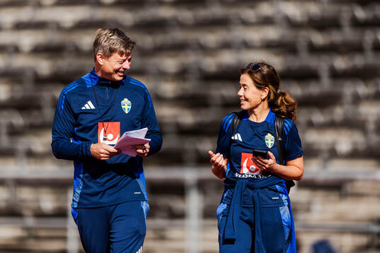 Head coach Jon Dahl Tomasson and media officer Petra