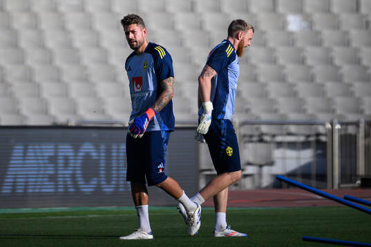 Goalkeepers Kristoffer Nordfeldt and Viktor Johansson of