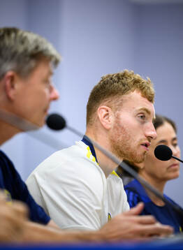 Head coach Jon Dahl Tomasson and Dejan Kulusevski of the
