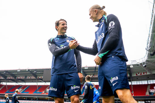 Bläddra bland fler bilder av Football, Nations League, Norway, training