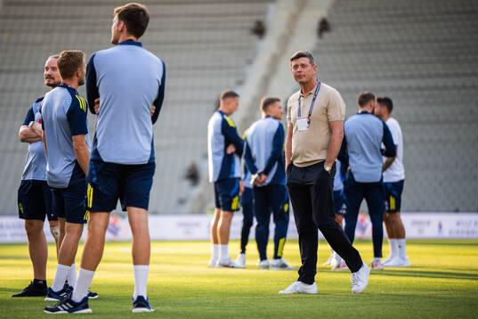 Head coach Jon Dahl Tomasson of Sweden