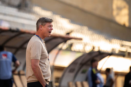 Head coach Jon Dahl Tomasson of Sweden