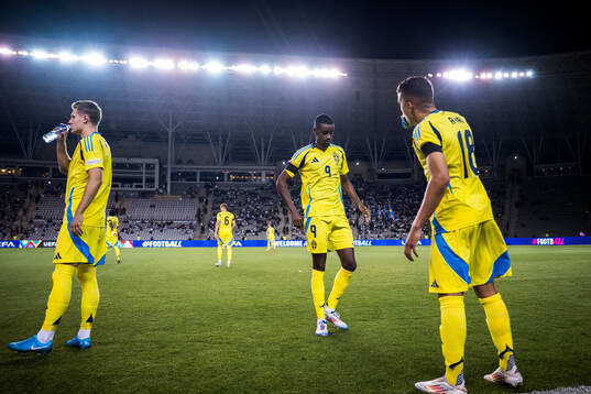 Alexander Isak and Yasin Ayari of Sweden