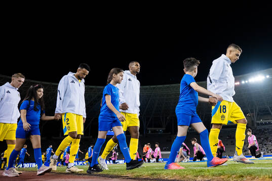 Alex Douglas , Isak Hien and Yasin Ayari of Sweden