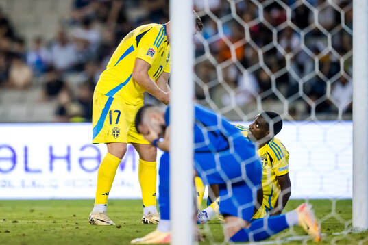 Viktor Gyökeres and Alexander Isak of Sweden